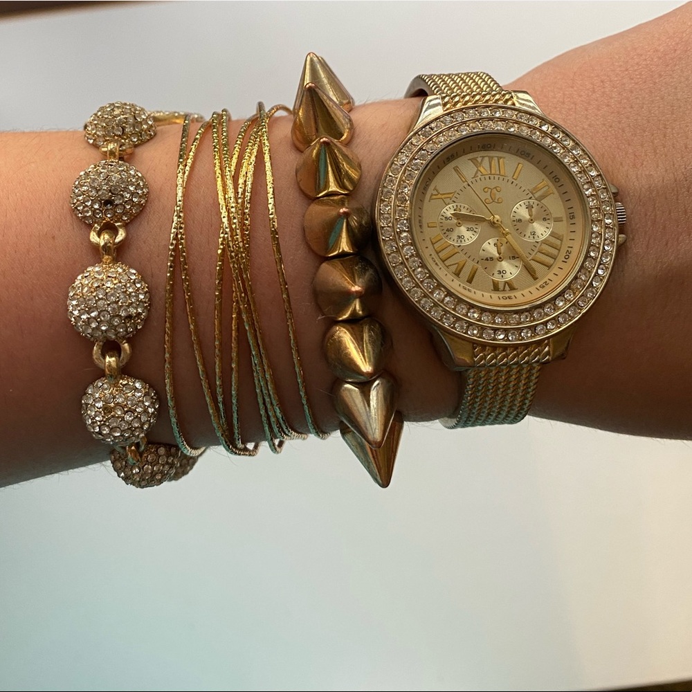 Spiked gold stretch bracelet
